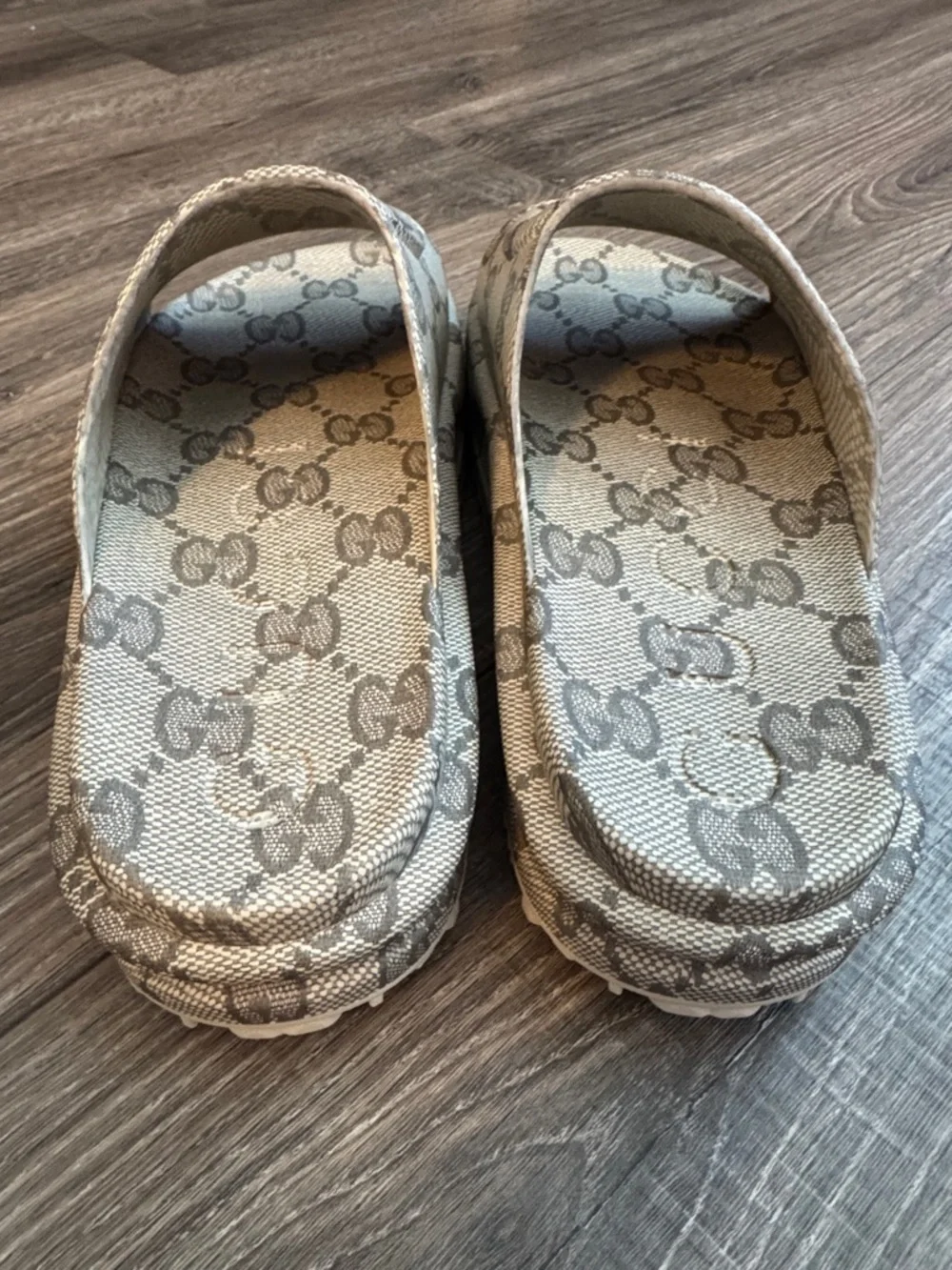 Gucci Beige and Grey GG Slide Sandals - Picture 6 of 10